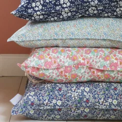 Lirum Larum Leg Mini, Liberty cushion, 50 x 50 cm – Ofelia