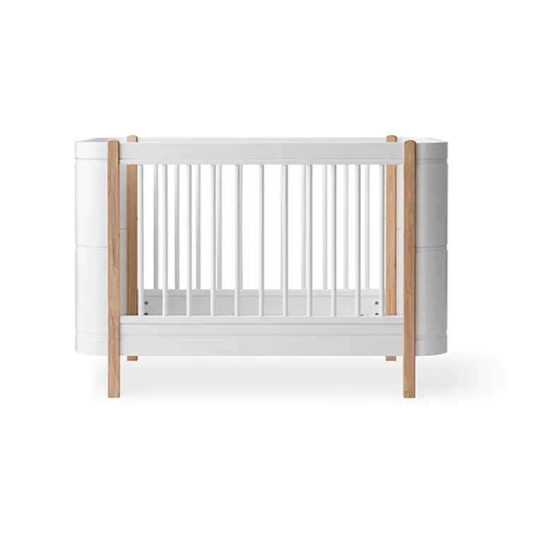 Oliver Furniture, Wood Mini+ Crib including Junior Kit – White/Oak