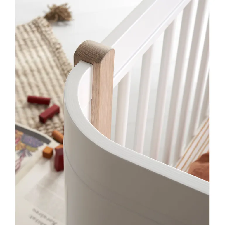 Oliver Furniture, Wood Mini+ Crib including Junior Kit – White/Oak