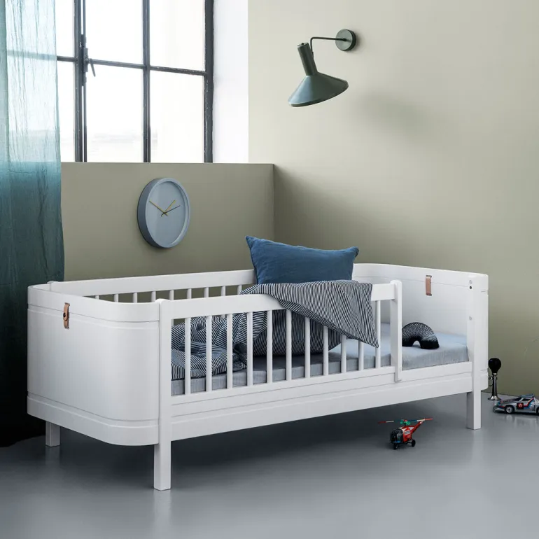 Oliver Furniture, Wood Mini+ Crib Including Junior Kit – White