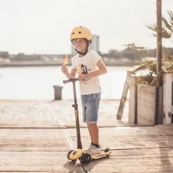 Scoot and Ride Highway Kick 3, Scooter – LED Lemon